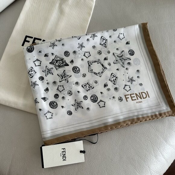 NWT Fendi Scarf 100% Silk Stars Beige Planets 100% Authentic 90 cm 90 cm - Picture 4 of 9